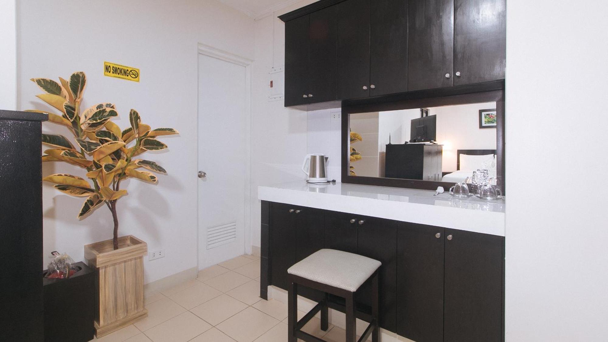 Urbanview At Evangelista Street Makati Makati City Extérieur photo
