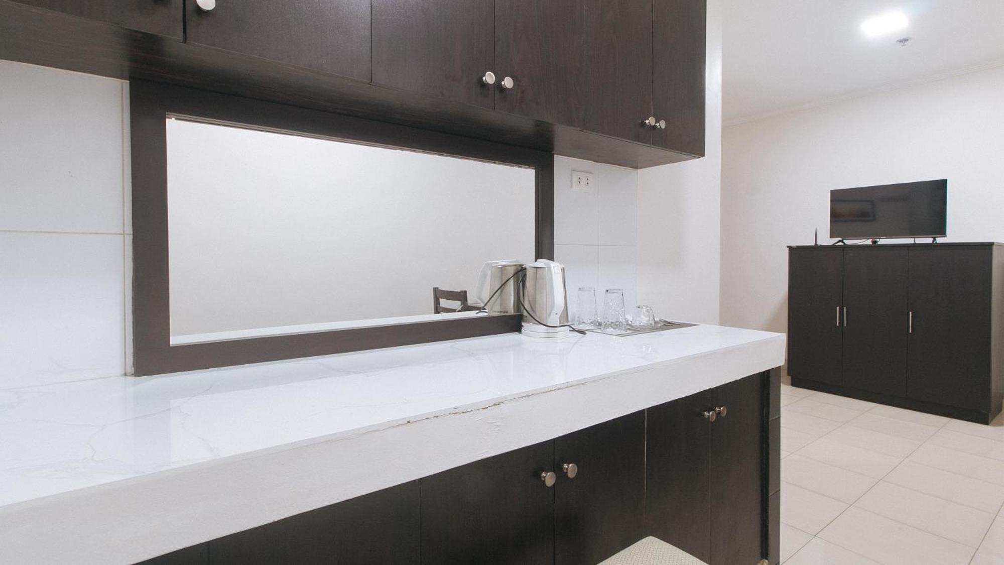 Urbanview At Evangelista Street Makati Makati City Extérieur photo